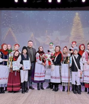 У-Нововолинську-виступив-фольклорний-гурт-«Перлинка»-із-благодійною-програмою У-Нововолинську-виступив-фольклорний-гурт-«Перлинка»-із-благодійною-програмою