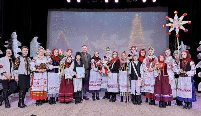 У Нововолинську виступив фольклорний гурт «Перлинка» із благодійною програмою У-Нововолинську-виступив-фольклорний-гурт-«Перлинка»-із-благодійною-програмою