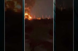 П’ЯТУ ДОБУ палає нафтобаза у Енгельсі (ВІДЕО) П’ЯТУ ДОБУ палає нафтобаза у Енгельсі (ВІДЕО)