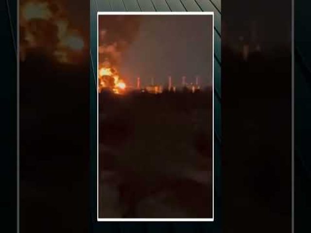 П’ЯТУ ДОБУ палає нафтобаза у Енгельсі (ВІДЕО) П’ЯТУ ДОБУ палає нафтобаза у Енгельсі (ВІДЕО)
