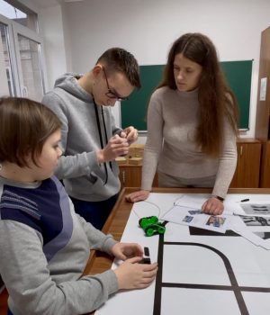 Безкоштовні-заняття-з-робототехніки:-у-ліцеї-№4-відкрився-гурток-для-всіх-дітей-громади