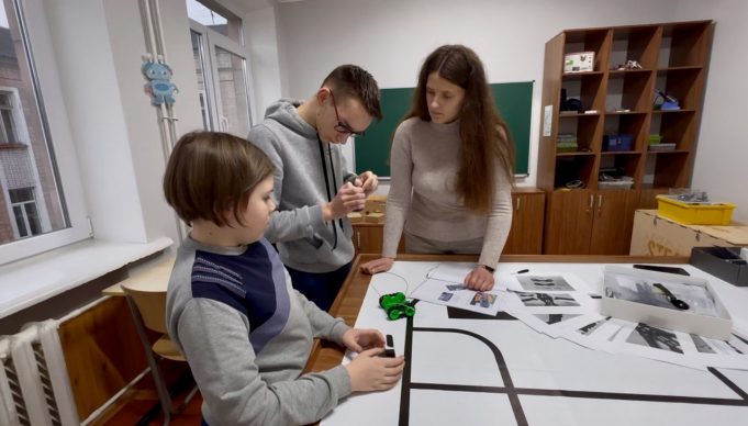 Безкоштовні заняття з робототехніки: у ліцеї №4 відкрився гурток для всіх дітей громади Безкоштовні-заняття-з-робототехніки:-у-ліцеї-№4-відкрився-гурток-для-всіх-дітей-громади
