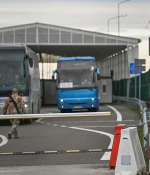 Нардеп підозрюється в організації незаконного виїзду за кордон своїх друзів