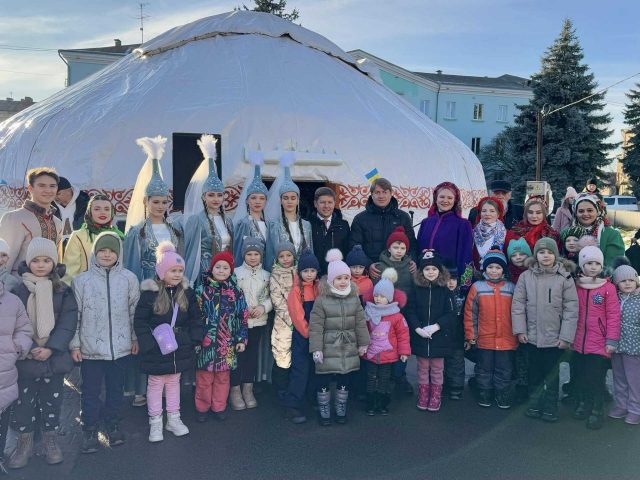 У Нововолинську відкрили «Юрту незламності» – символ єднання України та Казахстану У-Нововолинську-відкрили-«Юрту-незламності»-–-символ-єднання-України-та-Казахстану