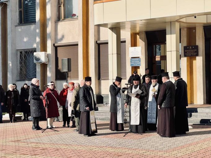 У Нововолинську вшанували пам’ять Захисників Донецького аеропорту У-Нововолинську-вшанували-пам’ять-Захисників-Донецького-аеропорту