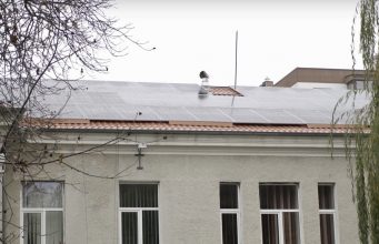 У Нововолинську на даху пологового відділення лікарні встановили сонячну станцію У-Нововолинську-на-даху-пологового-відділення-лікарні-встановили-сонячну-станцію