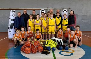 Юні баскетболісти Нововолинської громади отримали нове обладнання Юні-баскетболісти-Нововолинської-громади-отримали-нове-обладнання