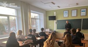 Фахівці ДСНС провели професійно орієнтаційну роботу із учнями Нововолинської громади