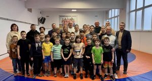 Тренера ДЮСШ привітали з ювілеєм Тренера-ДЮСШ-привітали-з-ювілеєм