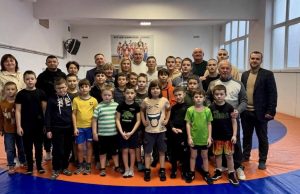 Тренера ДЮСШ привітали з ювілеєм Тренера-ДЮСШ-привітали-з-ювілеєм