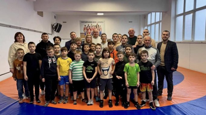 Тренера ДЮСШ привітали з ювілеєм Тренера-ДЮСШ-привітали-з-ювілеєм