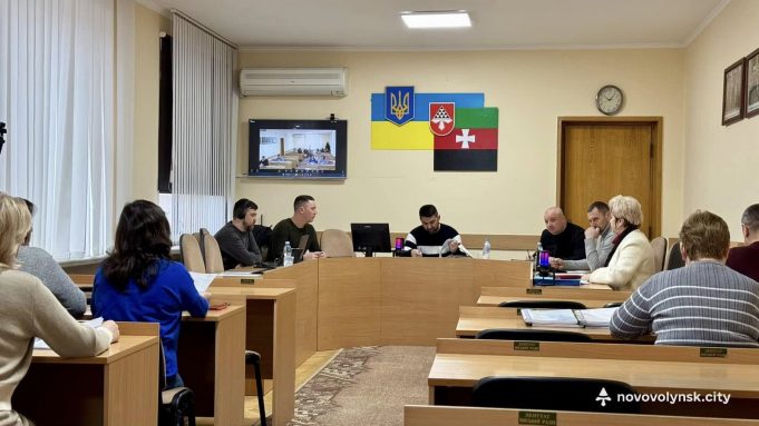 Підготовка до 42-ї сесії Нововолинської міської ради: депутати працювали у комісіях Підготовка-до-42-ї-сесії-Нововолинської-міської-ради:-депутати-працювали-у-комісіях