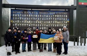 Нововолинським ліцеїстам провели виховну годину біля Меморіальної стели Небесній Сотні Нововолинським-ліцеїстам-провели-виховну-годину-біля-Меморіальної-стели-Небесній-Сотні