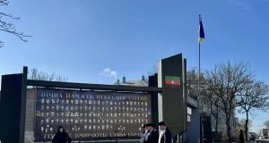 Вшановуємо Небесну Сотню – Героїв боротьби за свободу України Вшановуємо-Небесну-Сотню-–-Героїв-боротьби-за-свободу-України