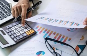 Сплачуючи податки, інвестуємо в перемогу над ворогом Сплачуючи-податки, -інвестуємо-в-перемогу-над-ворогом