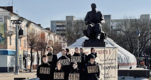 Перформанс «Мова – наш кордон»: нововолинцям нагадали про значення мови Перформанс-«Мова-–-наш-кордон»:-нововолинцям-нагадали-про-значення-мови