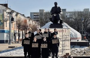 Перформанс «Мова – наш кордон»: нововолинцям нагадали про значення мови Перформанс-«Мова-–-наш-кордон»:-нововолинцям-нагадали-про-значення-мови