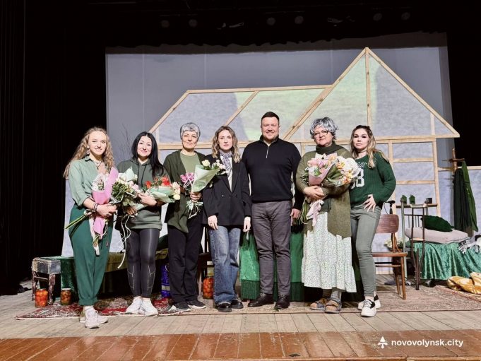 Премʼєра вистави «Молочайник» у Нововолинську: коли театр говорить голосом правди Премʼєра-вистави-«Молочайник»-у-Нововолинську:-коли-театр-говорить-голосом-правди