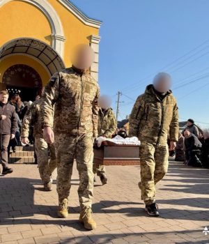 У-Нововолинську-провели-в-останню-путь-Захисника-Віталія-Кириченка У-Нововолинську-провели-в-останню-путь-Захисника-Віталія-Кириченка