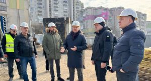 Голова Волинської ОВА Іван Рудницький відвідав кілька підприємств та будівництво у Нововолинську Голова-Волинської-ОВА-Іван-Рудницький-відвідав-кілька-підприємств-та-будівництво-у-Нововолинську