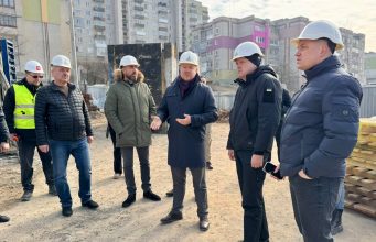 Голова Волинської ОВА Іван Рудницький відвідав кілька підприємств та будівництво у Нововолинську Голова-Волинської-ОВА-Іван-Рудницький-відвідав-кілька-підприємств-та-будівництво-у-Нововолинську