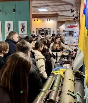 Екскурсії-для-учнів-та-студентів-у-Нововолинському-історичному-музеї-тривають