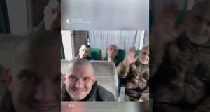 Зняв своє фото з Алеї зниклих безвісти після повернення з полону (ВІДЕО) Зняв своє фото з Алеї зниклих безвісти після повернення з полону (ВІДЕО)