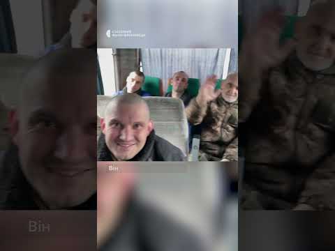 Зняв своє фото з Алеї зниклих безвісти після повернення з полону (ВІДЕО) Зняв своє фото з Алеї зниклих безвісти після повернення з полону (ВІДЕО)