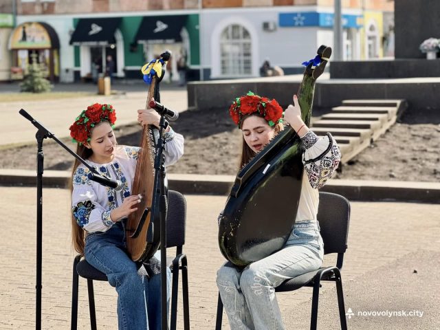 Шевченко об’єднує серця: у Нововолинську вшанували Великого Кобзаря Шевченко-об’єднує-серця:-у-Нововолинську-вшанували-Великого-Кобзаря