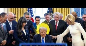 ОТОЧЕННЯ ТРАМПА: як у Білий Дім потрапляють завдяки лояльності, фанатичності та гольфу (ВІДЕО) ОТОЧЕННЯ ТРАМПА: як у Білий Дім потрапляють завдяки лояльності, фанатичності та гольфу (ВІДЕО)
