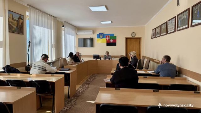 Депутати готуються до позачергової 43-ї сесії Нововолинської міської ради Депутати-готуються-до-позачергової-43-ї-сесії-Нововолинської-міської-ради