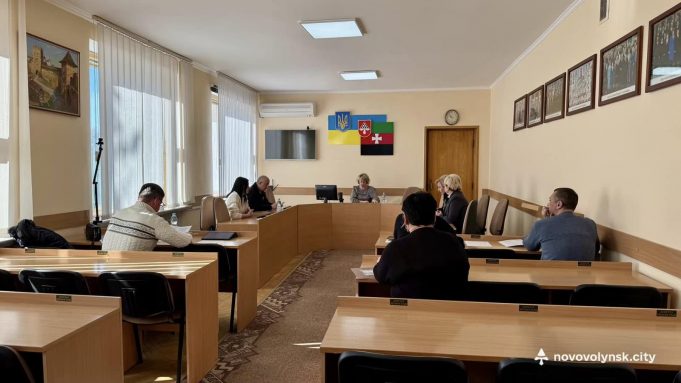 Депутати готуються до позачергової 43-ї сесії Нововолинської міської ради Депутати-готуються-до-позачергової-43-ї-сесії-Нововолинської-міської-ради
