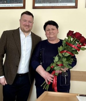45-років-наполегливої-праці:-міський-голова-привітав-керівницю-фінансового-управління 45-років-наполегливої-праці:-міський-голова-привітав-керівницю-фінансового-управління