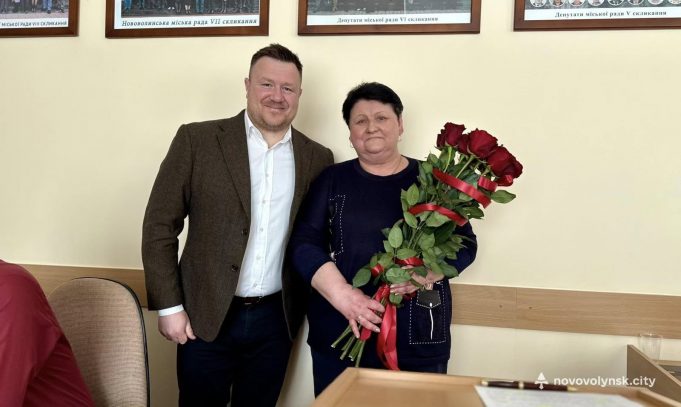 45 років наполегливої праці: міський голова привітав керівницю фінансового управління 45-років-наполегливої-праці:-міський-голова-привітав-керівницю-фінансового-управління