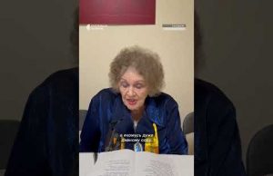 Зачитала вірш на святкуванні 95-річчя (ВІДЕО) Зачитала вірш на святкуванні 95-річчя (ВІДЕО)