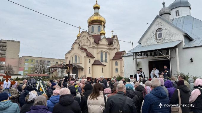Нововолинська громада попрощалася із Захисником Олександром Дудіком Нововолинська-громада-попрощалася-із-Захисником-Олександром-Дудіком