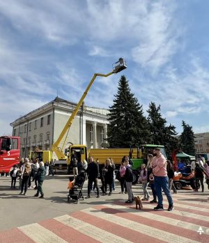У-Нововолинську-відбулася-виставка-спецтехніки-та-збір-коштів-для-військових У-Нововолинську-відбулася-виставка-спецтехніки-та-збір-коштів-для-військових