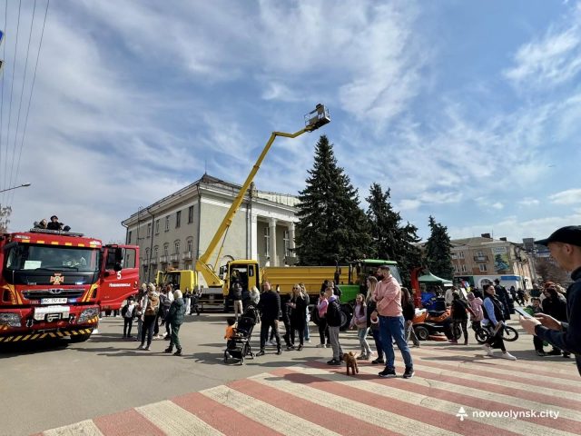 У Нововолинську відбулася виставка спецтехніки та збір коштів для військових У-Нововолинську-відбулася-виставка-спецтехніки-та-збір-коштів-для-військових
