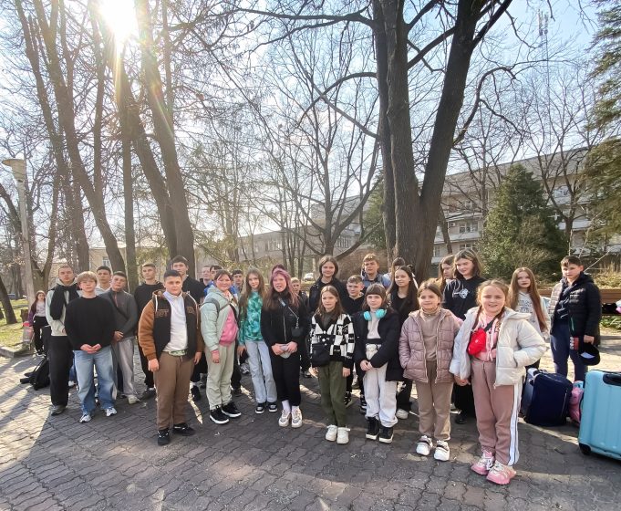 Діти пільгових категорій із Нововолинської громади вирушили на оздоровлення до «Артеку» Діти-пільгових-категорій-із-Нововолинської-громади-вирушили-на-оздоровлення-до-«Артеку»