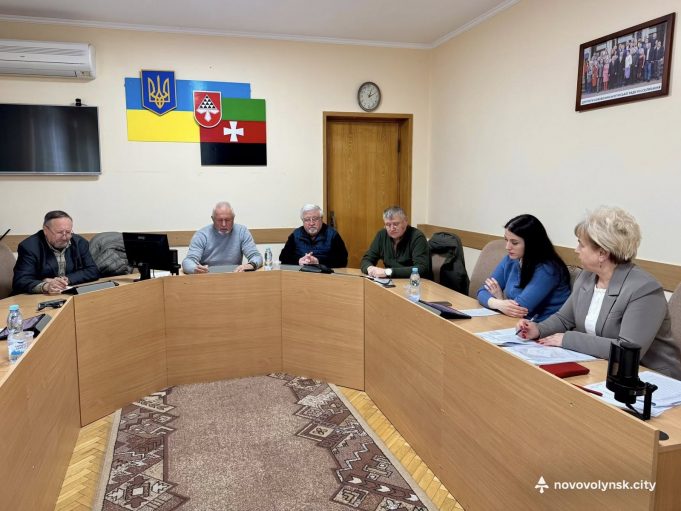 Депутати готуються до чергової сесії Нововолинської міської ради Депутати-готуються-до-чергової-сесії-Нововолинської-міської-ради