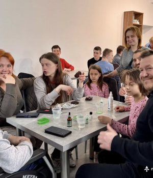 Творчість-яка-надихає:-у-Нововолинську-діти-з-інвалідністю-створюють-свічки-та-мило Творчість-яка-надихає:-у-Нововолинську-діти-з-інвалідністю-створюють-свічки-та-мило