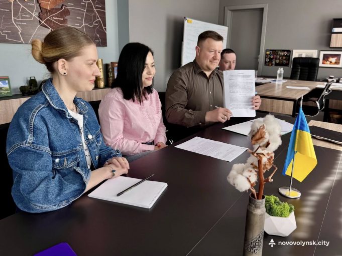 Партнерство українських громад: Нововолинськ та Берислав підписали документ про співпрацю Партнерство-українських-громад:-Нововолинськ-та-Берислав-підписали-документ-про-співпрацю