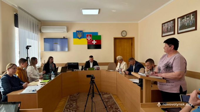 Депутати міської ради працювали на позачерговій сесії Депутати-міської-ради-працювали-на-позачерговій-сесії