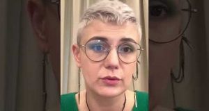 У прем’єра Польщі КИНУЛИ ДИМОВУ ШАШКУ (ВІДЕО) У прем’єра Польщі КИНУЛИ ДИМОВУ ШАШКУ (ВІДЕО)