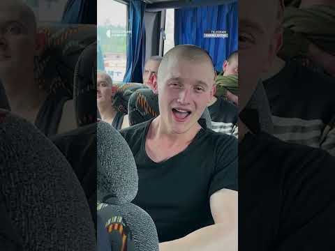 Заспівав «Червону калину» у дорозі з полону (ВІДЕО) Заспівав «Червону калину» у дорозі з полону (ВІДЕО)