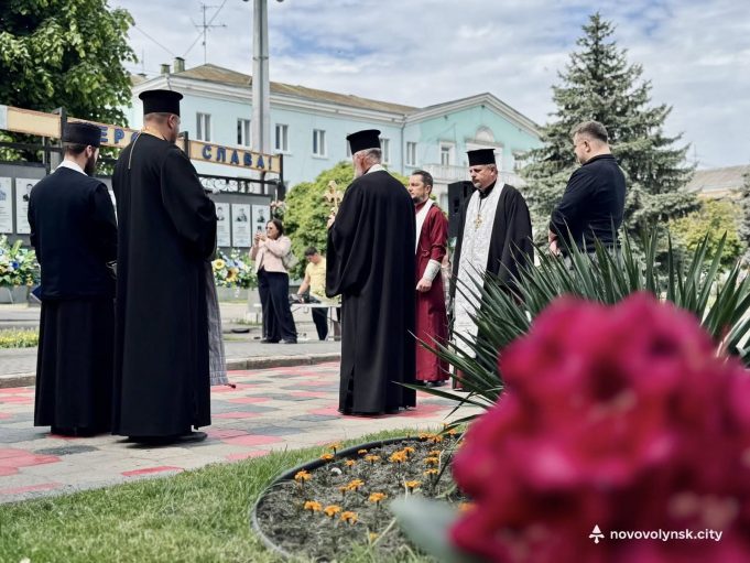 У Нововолинську вшанували памʼять загиблих під Волновахою У-Нововолинську-вшанували-памʼять-загиблих-під-Волновахою