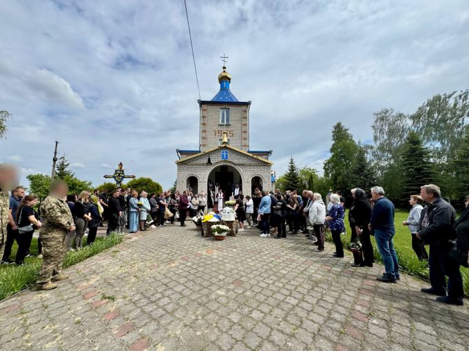 Нововолинська громада провела в останню путь Героя Юрія Сасагу Нововолинська-громада-провела-в-останню-путь-Героя-Юрія-Сасагу
