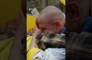 Перші обійми після полону (ВІДЕО) Перші обійми після полону (ВІДЕО)