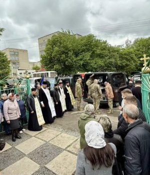499855878_1039804918337795_1660030827061094769_n Ще один скорботний день в історії Нововолинської громади. Місто попрощалося з Героєм Максимом Єгоровим. Він поклав своє життя на вівтар свободи нашої держави. Максим захищав Україну від початку повномасштабного вторгнення. Відважно та незламно. На жаль, війна забрала його життя. Забрала в дружини чоловіка, у двох дітей - батька. Розділяємо біль їхньої втрати і глибоко сумуємо всією громадою. Молимося за спокій душі Максима і доземно вклоняємося йому за безцінний подвиг. Вічна памʼять Герою!