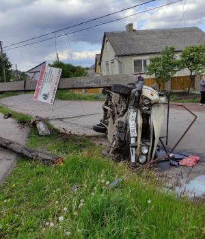 Жахлива ДТП в районі Хлібзаводу! ВАЗ зніс залізобетонну опору ЛЕП! (ВІДЕО)